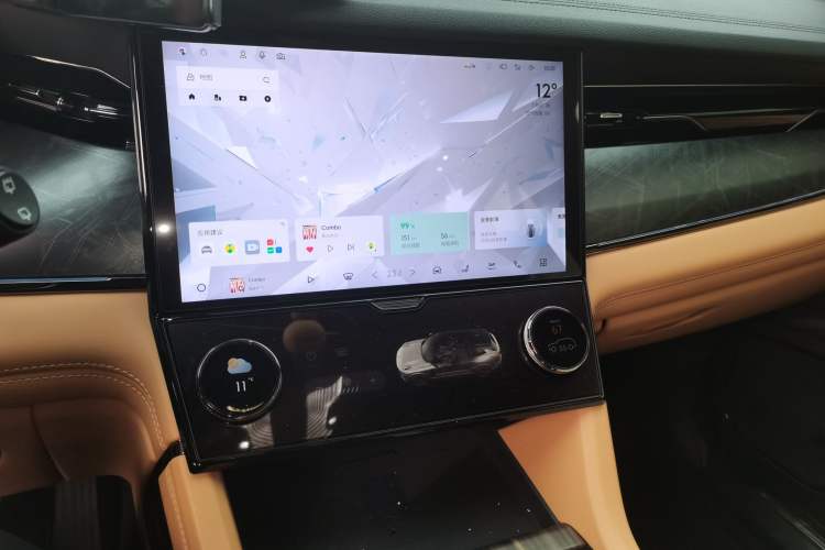 Used Lynk & Co 09 EM-P 2021 2.0T PHEV Ultra 7-Seater Audio And AC Panel