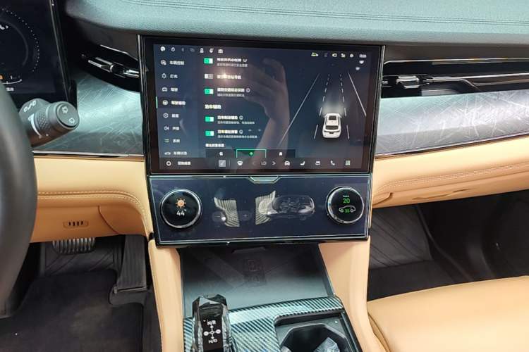 Used Lynk & Co 09 EM-P 2021 2.0T PHEV Halo Six-Seater Audio And AC Panel