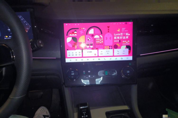 Used Lynk & Co 09 EM-P 2021 2.0T PHEV Halo Six-Seater Audio And AC Panel