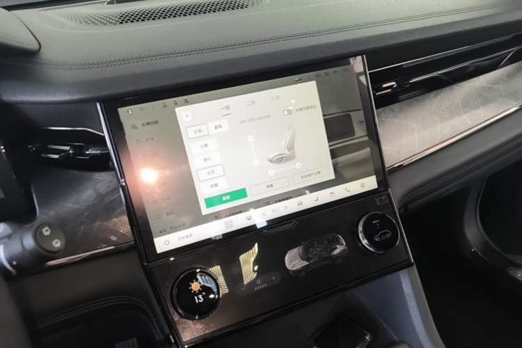 Used Lynk & Co 09 EM-P 2021 2.0T PHEV Halo Six-Seater Audio And AC Panel