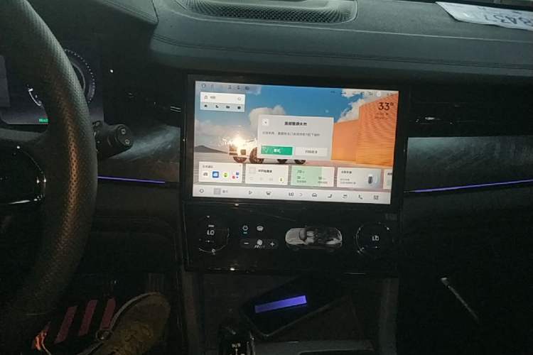 Used Lynk & Co 09 EM-P 2021 2.0T PHEV Halo Six-Seater Audio And AC Panel