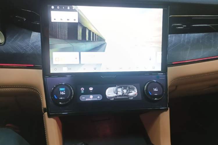 Used Lynk & Co 09 EM-P 2021 2.0T PHEV Halo Six-Seater Audio And AC Panel