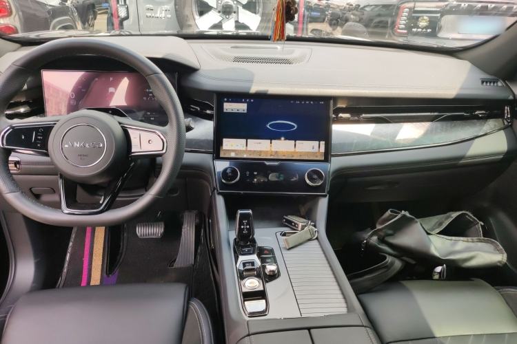 Used Lynk & Co 09 EM-P 2021 2.0T PHEV Halo Six-Seater Center Console