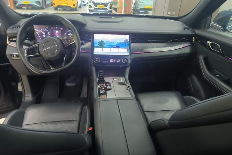 Used Lynk & Co 09 EM-P 2021 2.0T PHEV Halo Six-Seater Center Console