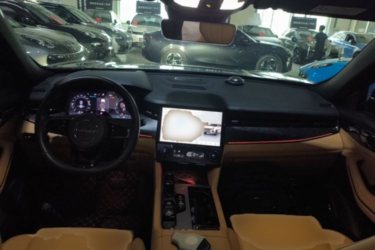 Used Lynk & Co 09 EM-P 2021 2.0T PHEV Halo Six-Seater Center Console