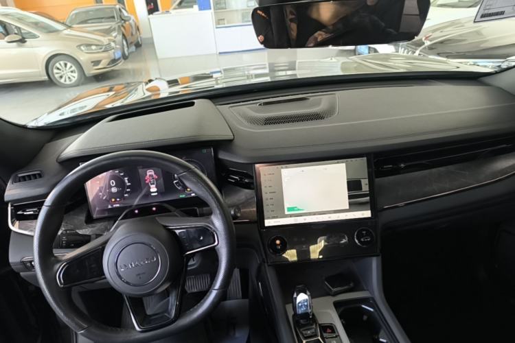 Used Lynk & Co 09 EM-P 2021 2.0T PHEV Halo Six-Seater Center Console