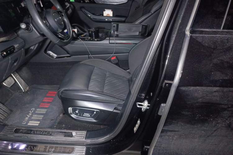 Used Lynk & Co 09 EM-P 2021 2.0T PHEV Halo Six-Seater Driver Seat