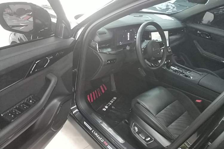 Used Lynk & Co 09 EM-P 2021 2.0T PHEV Halo Six-Seater Driver Seat