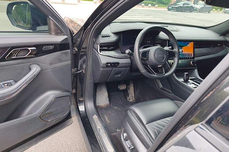 Used Lynk & Co 09 EM-P 2021 2.0T PHEV Halo Six-Seater Driver Seat