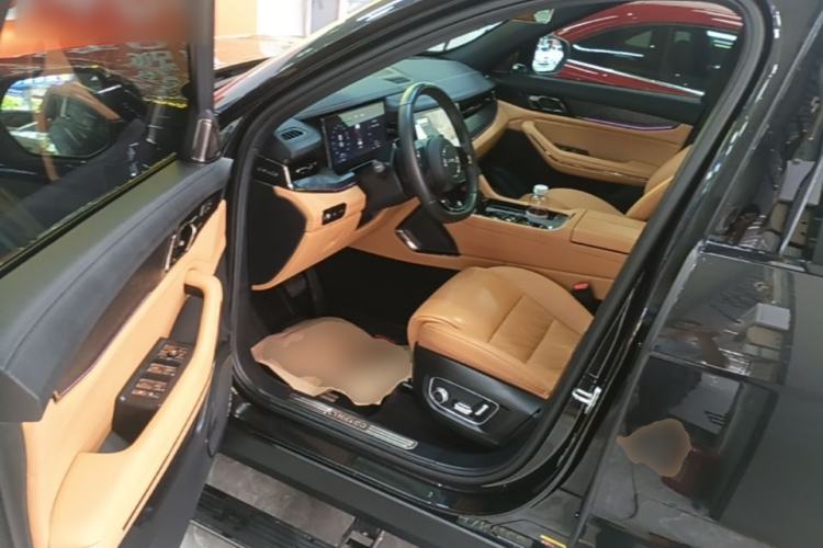 Used Lynk & Co 09 EM-P 2021 2.0T PHEV Halo Six-Seater Driver Seat