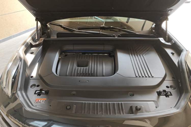Used Lynk & Co 09 EM-P 2021 2.0T PHEV Halo Six-Seater Engine Bay