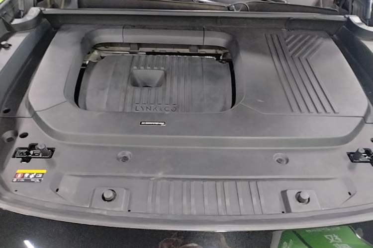 Used Lynk & Co 09 EM-P 2021 2.0T PHEV Halo Six-Seater Engine Bay