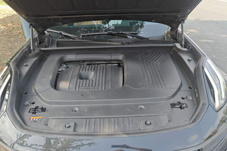 Used Lynk & Co 09 EM-P 2021 2.0T PHEV Halo Six-Seater Engine Bay