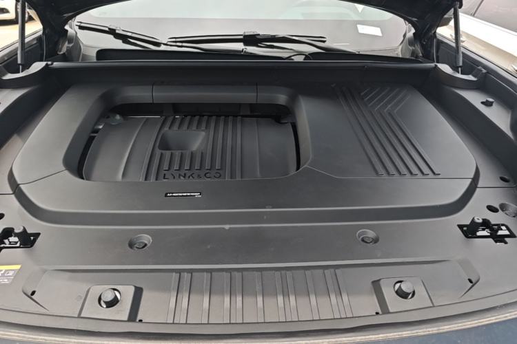 Used Lynk & Co 09 EM-P 2021 2.0T PHEV Halo Seven-Seater Engine Bay