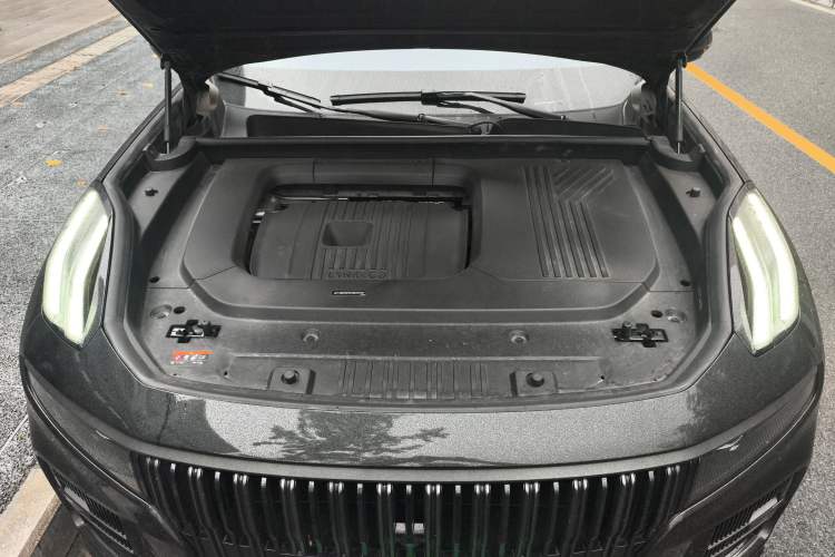 Used Lynk & Co 09 EM-P 2021 2.0T PHEV Halo Seven-Seater Engine Bay