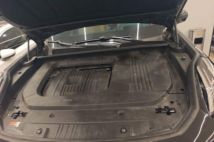 Used Lynk & Co 09 EM-P 2021 2.0T PHEV Halo Six-Seater Engine Bay