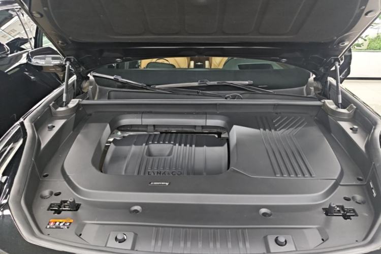 Used Lynk & Co 09 EM-P 2021 2.0T PHEV Halo Six-Seater Engine Bay