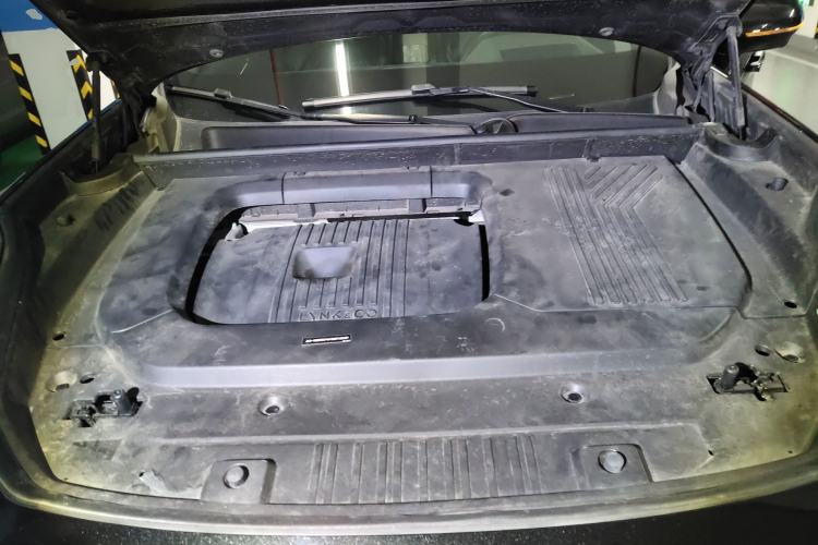 Used Lynk & Co 09 EM-P 2021 2.0T PHEV Halo Six-Seater Engine Bay