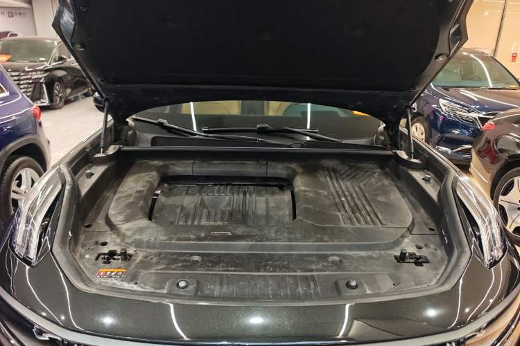 Used Lynk & Co 09 EM-P 2021 2.0T PHEV Halo Six-Seater Engine Bay