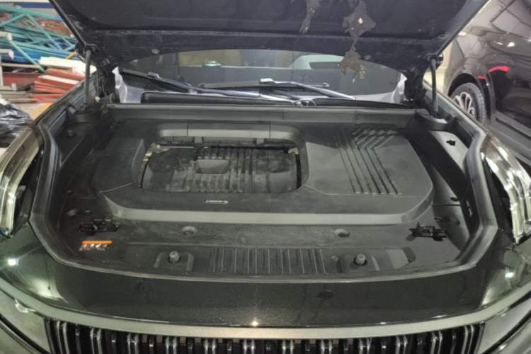 Used Lynk & Co 09 EM-P 2021 2.0T PHEV Halo Six-Seater Engine Bay
