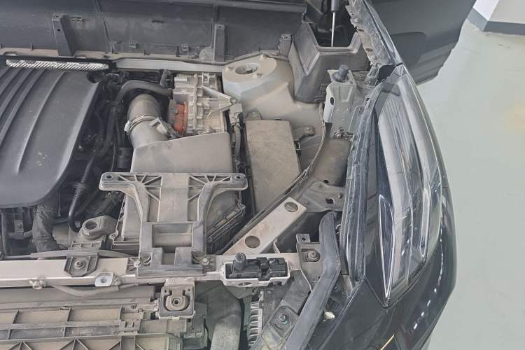 Used Lynk & Co 09 EM-P 2021 2.0T PHEV Halo Six-Seater Engine Bay Left