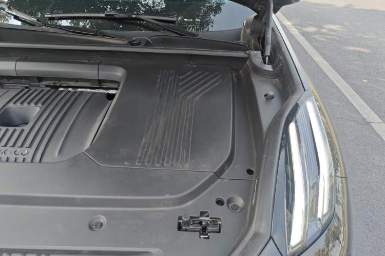 Used Lynk & Co 09 EM-P 2021 2.0T PHEV Halo Six-Seater Engine Bay Left