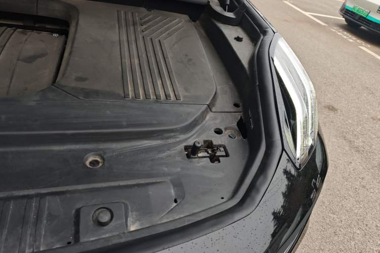 Used Lynk & Co 09 EM-P 2021 2.0T PHEV Halo Six-Seater Engine Bay Left