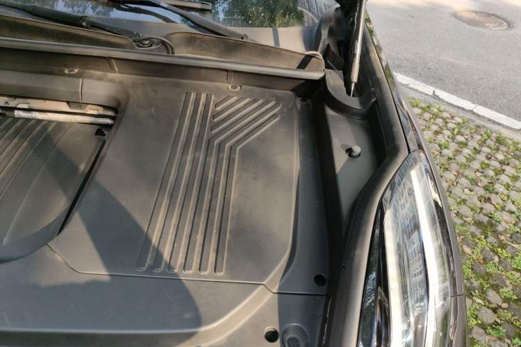 Used Lynk & Co 09 EM-P 2021 2.0T PHEV Halo Six-Seater Engine Bay Left
