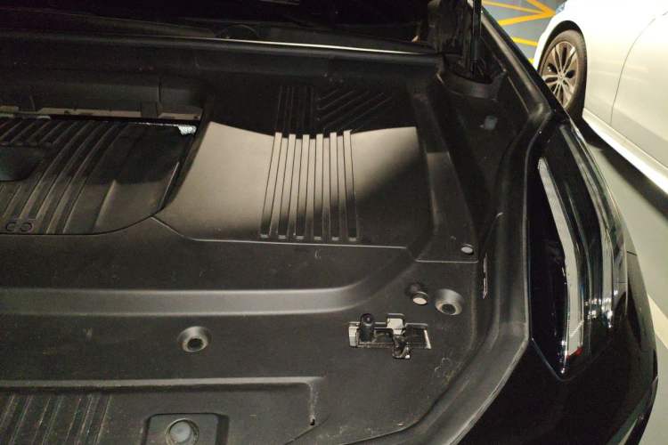 Used Lynk & Co 09 EM-P 2021 2.0T PHEV Halo Six-Seater Engine Bay Left