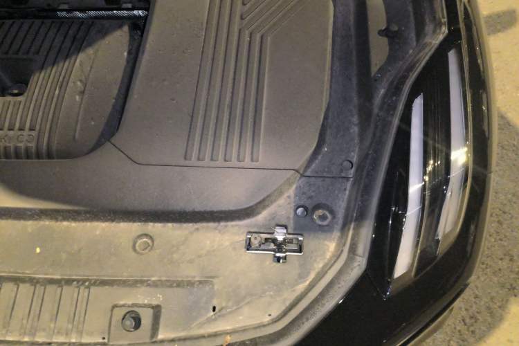 Used Lynk & Co 09 EM-P 2021 2.0T PHEV Halo Six-Seater Engine Bay Left