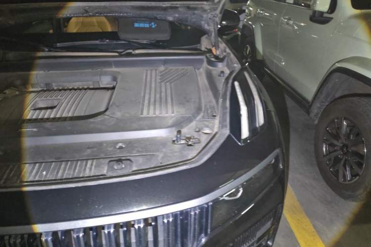 Used Lynk & Co 09 EM-P 2021 2.0T PHEV Halo Six-Seater Engine Bay Left