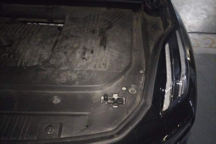 Used Lynk & Co 09 EM-P 2021 2.0T PHEV Halo Seven-Seater Engine Bay Left
