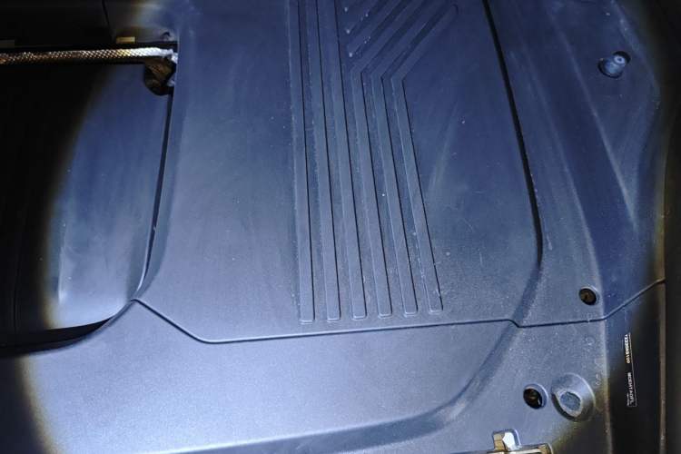 Used Lynk & Co 09 EM-P 2021 2.0T PHEV Halo Six-Seater Engine Bay Left