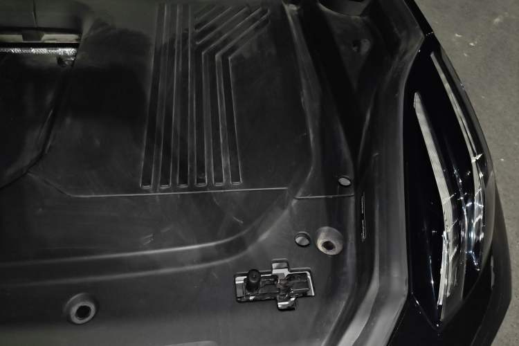 Used Lynk & Co 09 EM-P 2021 2.0T PHEV Ultra Six-Seater Engine Bay Left