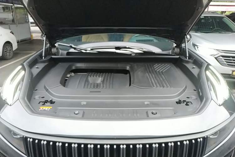 Used Lynk & Co 09 EM-P 2021 2.0T PHEV Halo Six-Seater Engine Bay