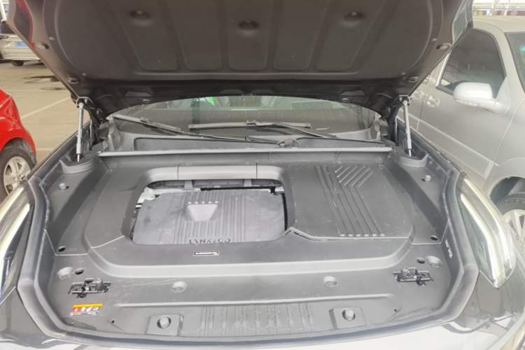 Used Lynk & Co 09 EM-P 2021 2.0T PHEV Halo Seven-Seater Engine Bay