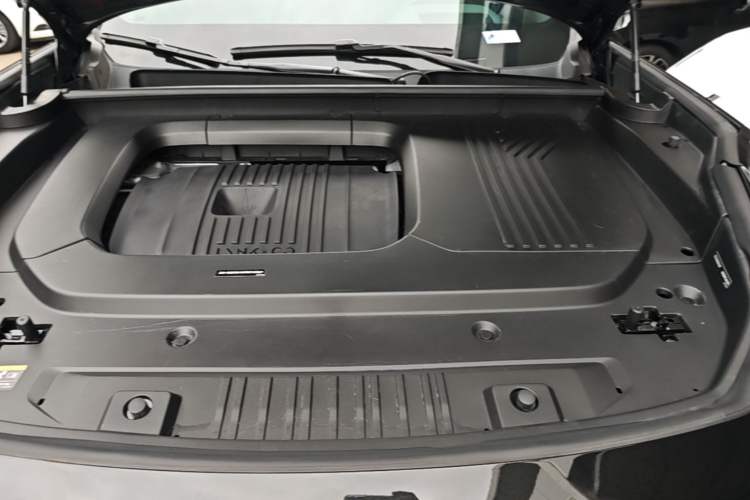 Used Lynk & Co 09 EM-P 2021 2.0T PHEV Halo Seven-Seater Engine Bay