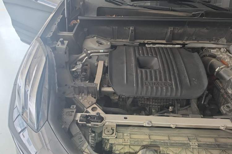Used Lynk & Co 09 EM-P 2021 2.0T PHEV Halo Six-Seater Engine Bay Right