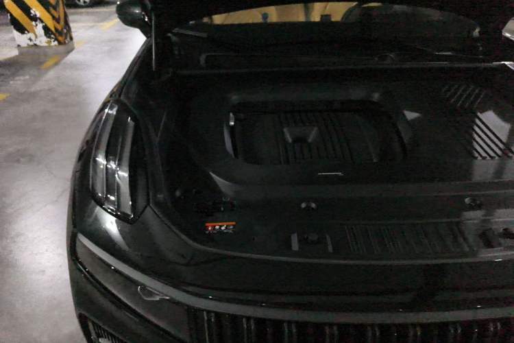 Used Lynk & Co 09 EM-P 2021 2.0T PHEV Halo Seven-Seater Engine Bay Right