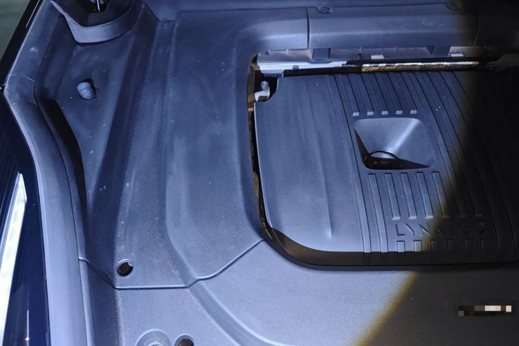 Used Lynk & Co 09 EM-P 2021 2.0T PHEV Halo Six-Seater Engine Bay Right