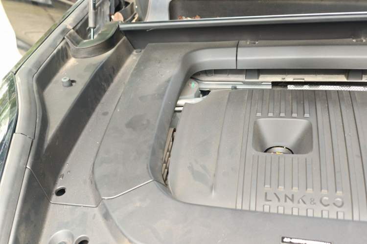 Used Lynk & Co 09 EM-P 2021 2.0T PHEV Halo Six-Seater Engine Bay Right