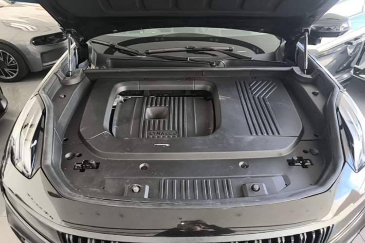 Used Lynk & Co 09 EM-P 2021 2.0T PHEV Halo Six-Seater Engine Bay