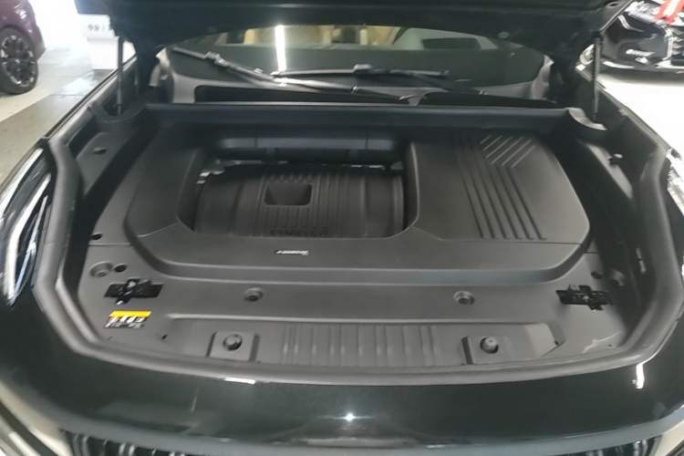 Used Lynk & Co 09 EM-P 2021 2.0T PHEV Halo Six-Seater Engine Bay