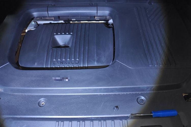 Used Lynk & Co 09 EM-P 2021 2.0T PHEV Halo Six-Seater Engine Bay