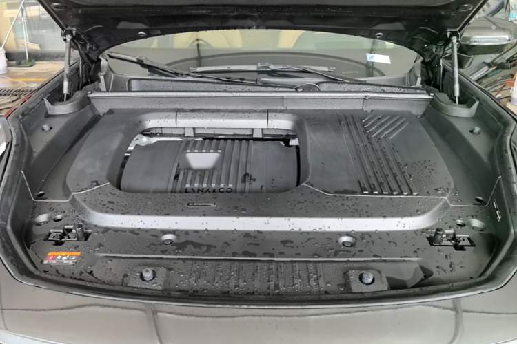 Used Lynk & Co 09 EM-P 2021 2.0T PHEV Halo Seven-Seater Engine Bay