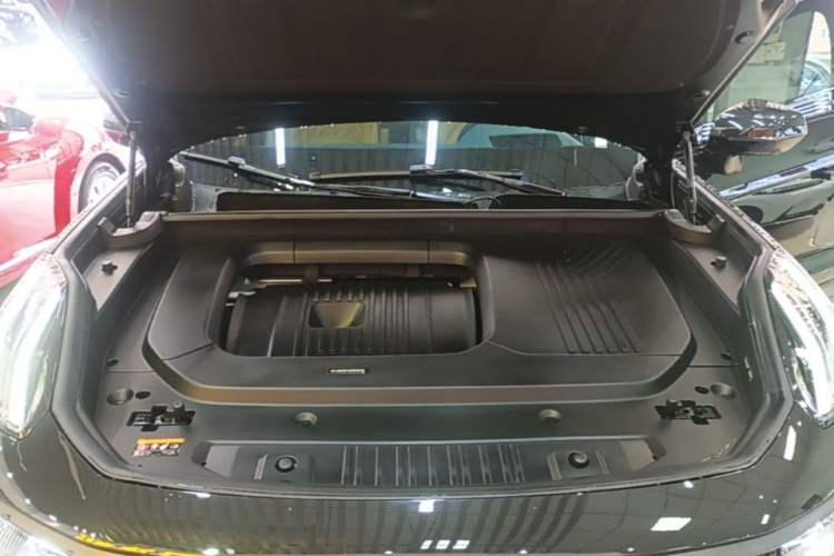 Used Lynk & Co 09 EM-P 2021 2.0T PHEV Halo Six-Seater Engine Bay
