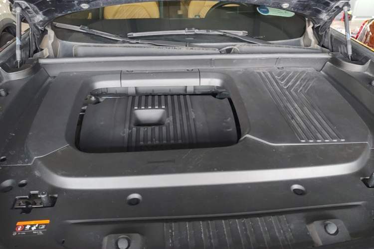 Used Lynk & Co 09 EM-P 2021 2.0T PHEV Halo Six-Seater Engine Bay
