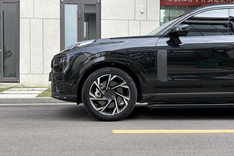 Used Lynk & Co 09 EM-P 2021 2.0T PHEV Halo Six-Seater Exterior 3