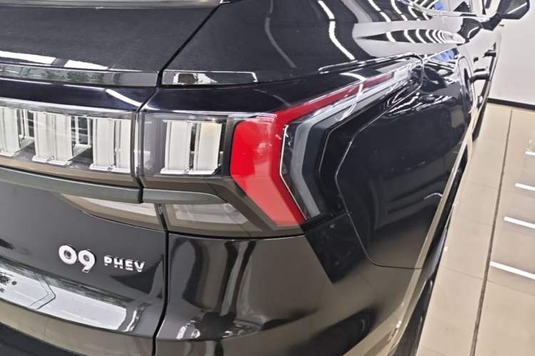 Used Lynk & Co 09 EM-P 2021 2.0T PHEV Halo Six-Seater Exterior 3