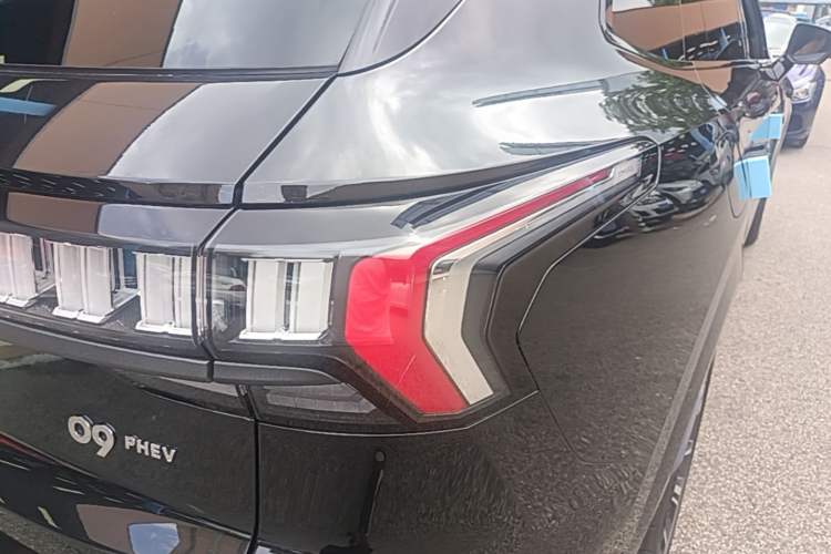 Used Lynk & Co 09 EM-P 2021 2.0T PHEV Halo Six-Seater Exterior 3